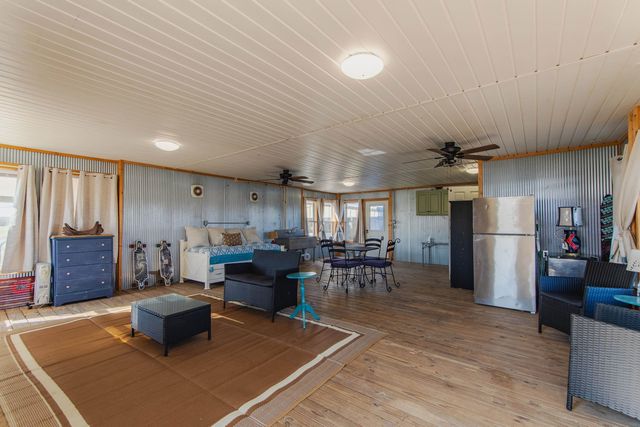 1111 LEANING TREES LN, Adamsville, TN 38310