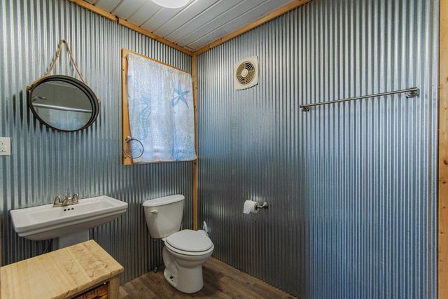 1111 LEANING TREES LN, Adamsville, TN 38310