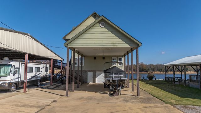 1111 LEANING TREES LN, Adamsville, TN 38310