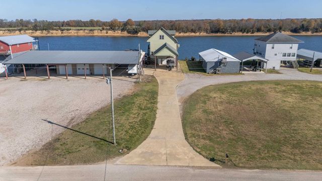 1111 LEANING TREES LN, Adamsville, TN 38310