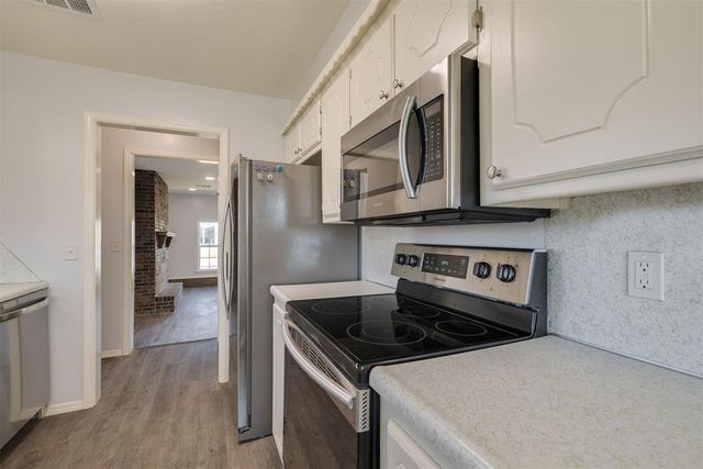 700 Century Drive, Moore, OK 73160