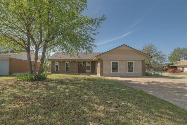 700 Century Drive, Moore, OK 73160