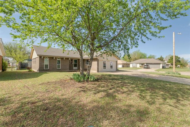 700 Century Drive, Moore, OK 73160