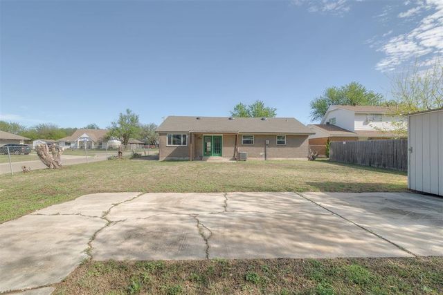 700 Century Drive, Moore, OK 73160