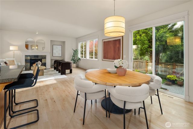 1689 24th Avenue NE, Issaquah, WA 98029