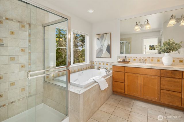 1689 24th Avenue NE, Issaquah, WA 98029