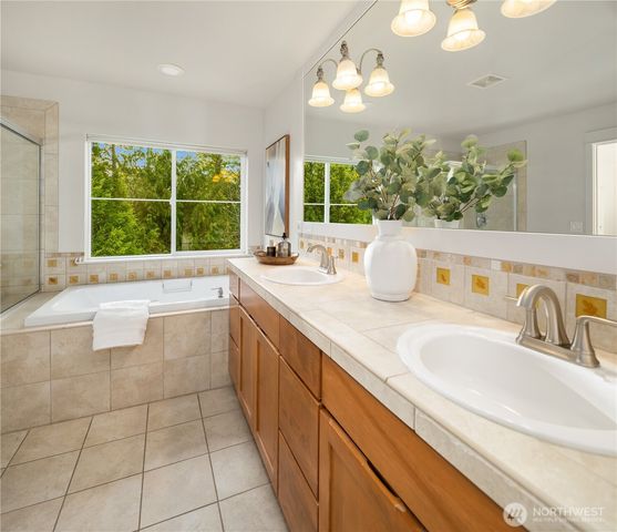 1689 24th Avenue NE, Issaquah, WA 98029