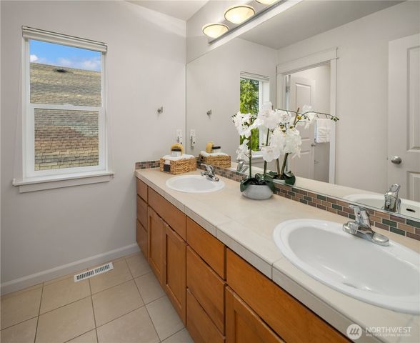 1689 24th Avenue NE, Issaquah, WA 98029