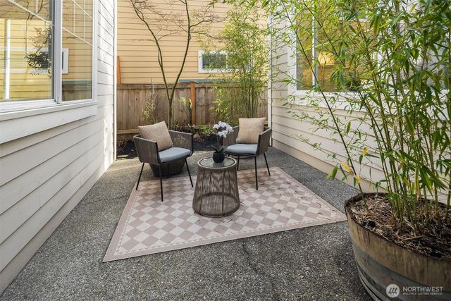 1689 24th Avenue NE, Issaquah, WA 98029