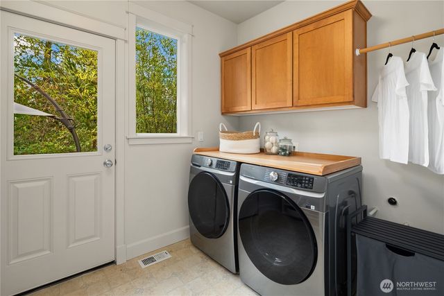 1689 24th Avenue NE, Issaquah, WA 98029