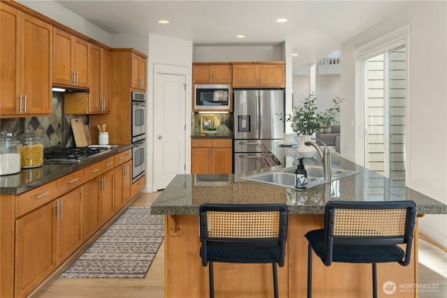 1689 24th Avenue NE, Issaquah, WA 98029