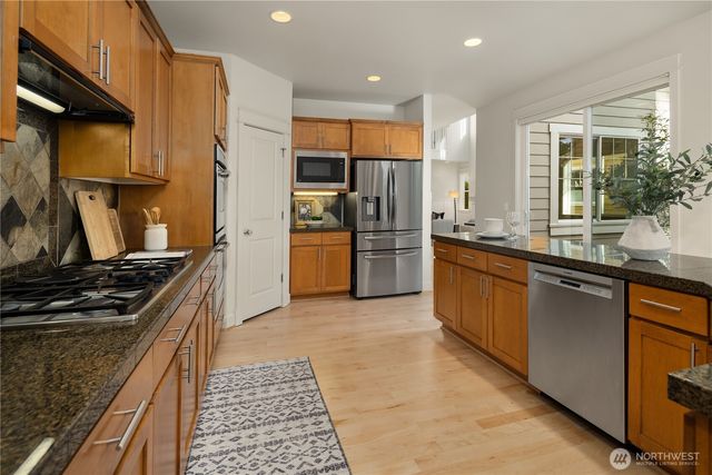 1689 24th Avenue NE, Issaquah, WA 98029