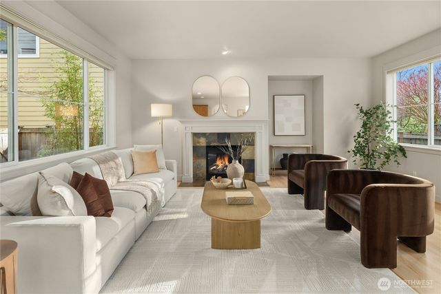 1689 24th Avenue NE, Issaquah, WA 98029