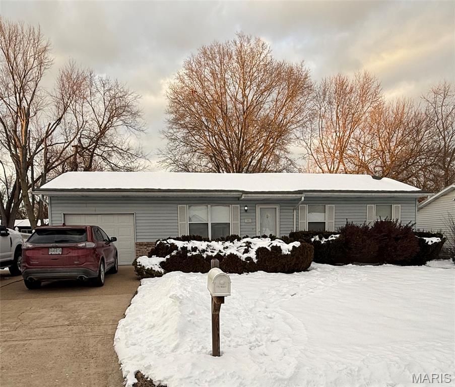 1501 Cypress Drive, Pacific, MO 63069