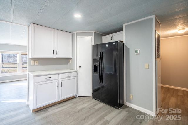 50 N Duncan Hill Lane, Taylorsville, NC 28681