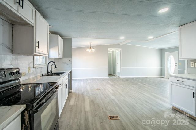 50 N Duncan Hill Lane, Taylorsville, NC 28681