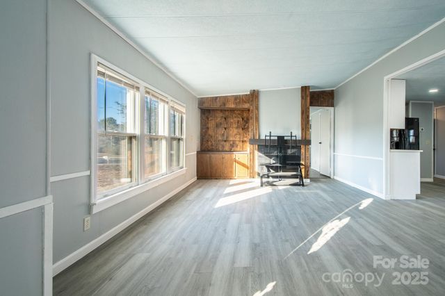 50 N Duncan Hill Lane, Taylorsville, NC 28681