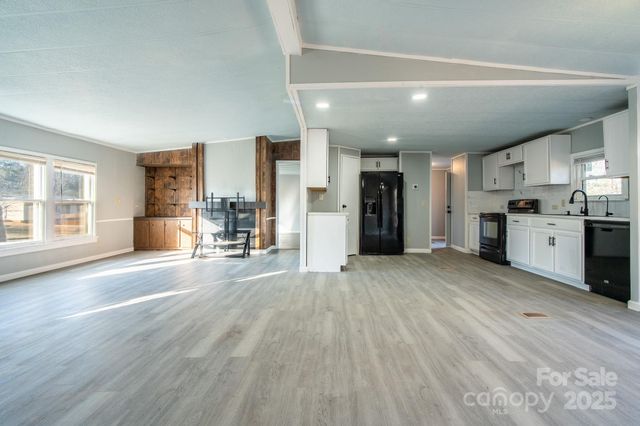 50 N Duncan Hill Lane, Taylorsville, NC 28681