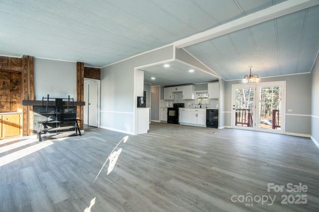 50 N Duncan Hill Lane, Taylorsville, NC 28681