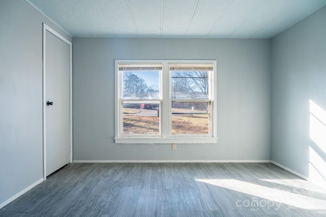 50 N Duncan Hill Lane, Taylorsville, NC 28681