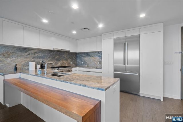 320 Adolphus Avenue 807, Cliffside Park, NJ 07010