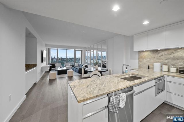 320 Adolphus Avenue 807, Cliffside Park, NJ 07010