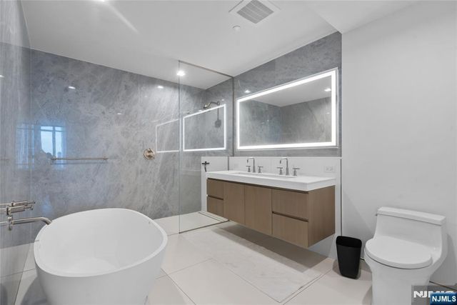 320 Adolphus Avenue 807, Cliffside Park, NJ 07010