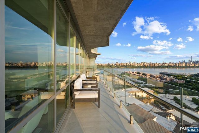 320 Adolphus Avenue 807, Cliffside Park, NJ 07010