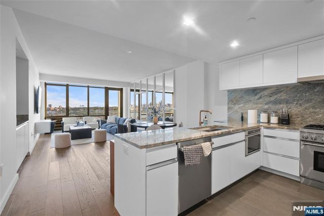 320 Adolphus Avenue 807, Cliffside Park, NJ 07010