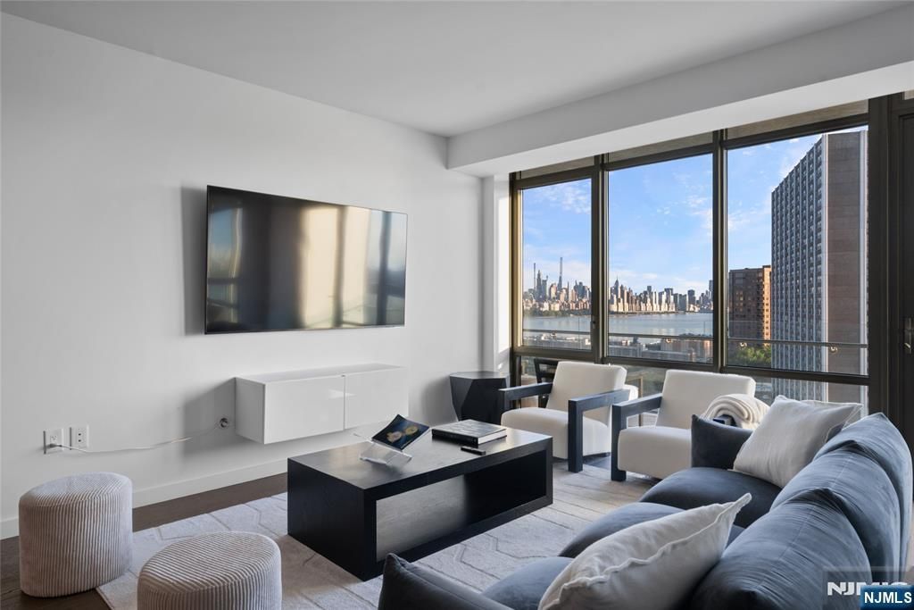 320 Adolphus Avenue 807, Cliffside Park, NJ 07010