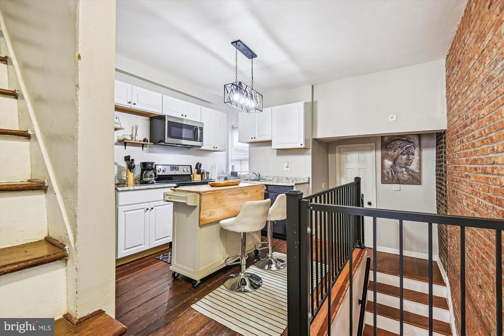 Image 13 of property listing at 2050 BANK ST, Baltimore, MD 21231