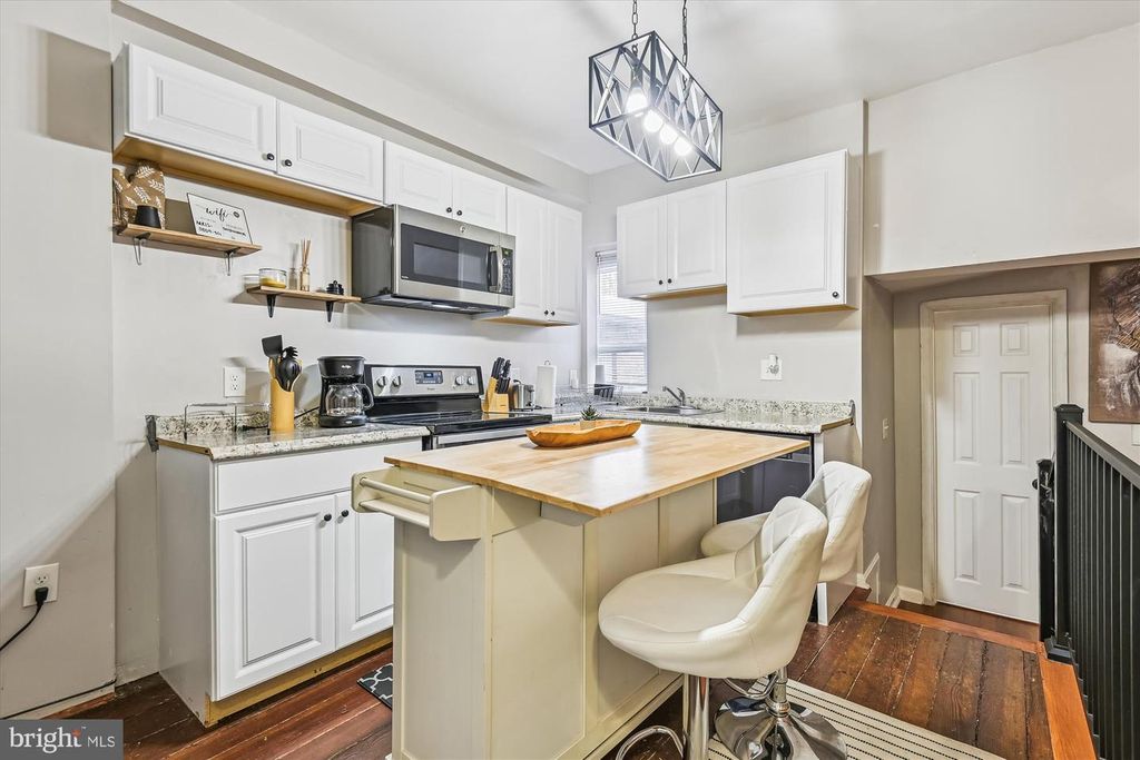 Image 15 of property listing at 2050 BANK ST, Baltimore, MD 21231