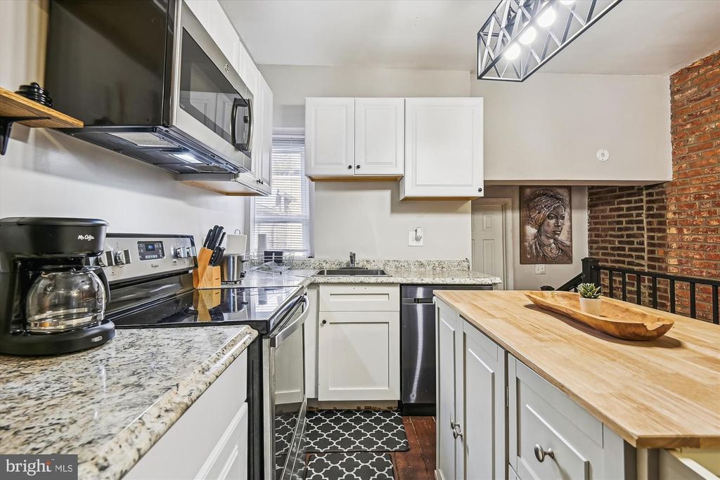 Image 16 of property listing at 2050 BANK ST, Baltimore, MD 21231