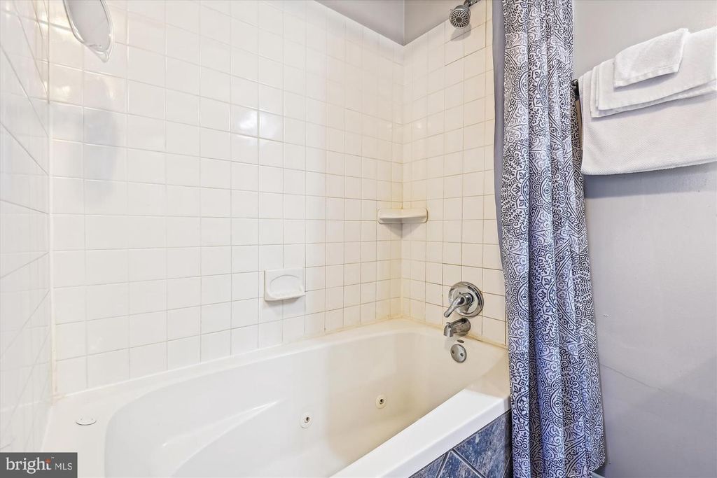 Image 21 of property listing at 2050 BANK ST, Baltimore, MD 21231