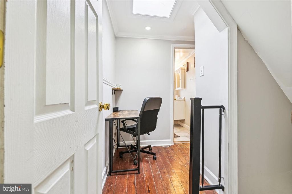 Image 23 of property listing at 2050 BANK ST, Baltimore, MD 21231