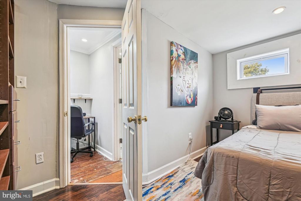 Image 26 of property listing at 2050 BANK ST, Baltimore, MD 21231