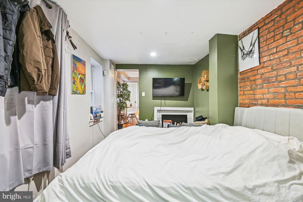 Image 31 of property listing at 2050 BANK ST, Baltimore, MD 21231