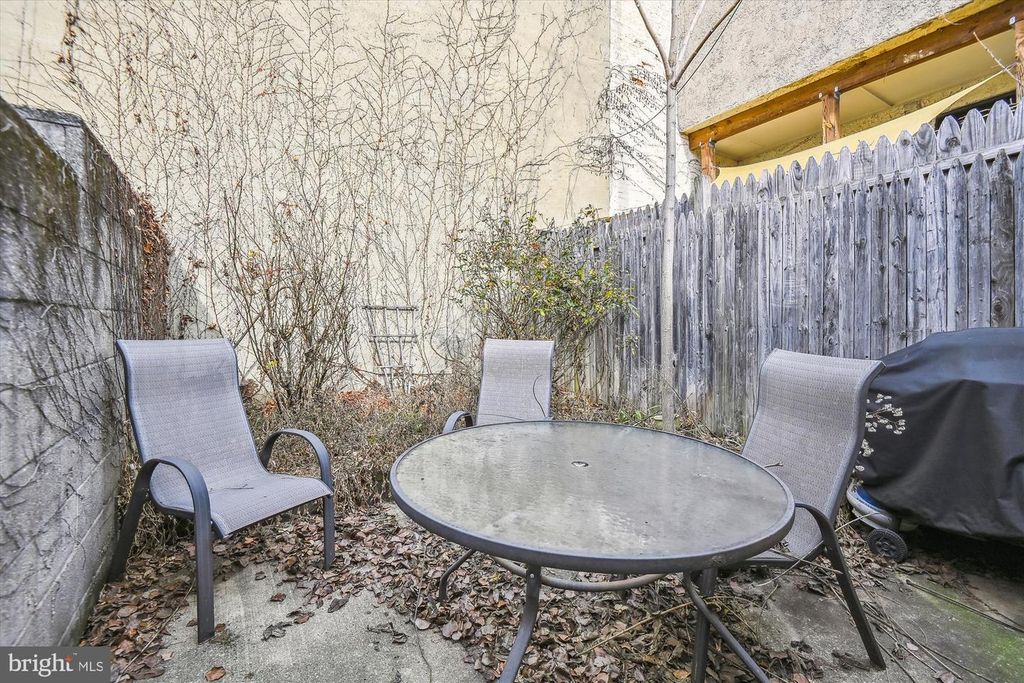 Image 35 of property listing at 2050 BANK ST, Baltimore, MD 21231