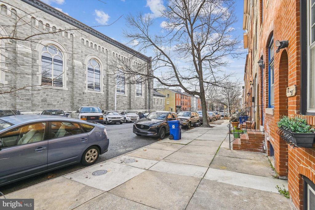 Image 4 of property listing at 2050 BANK ST, Baltimore, MD 21231