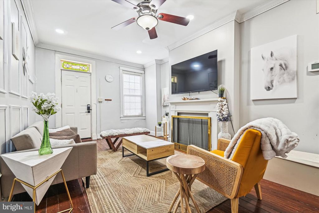 Image 6 of property listing at 2050 BANK ST, Baltimore, MD 21231