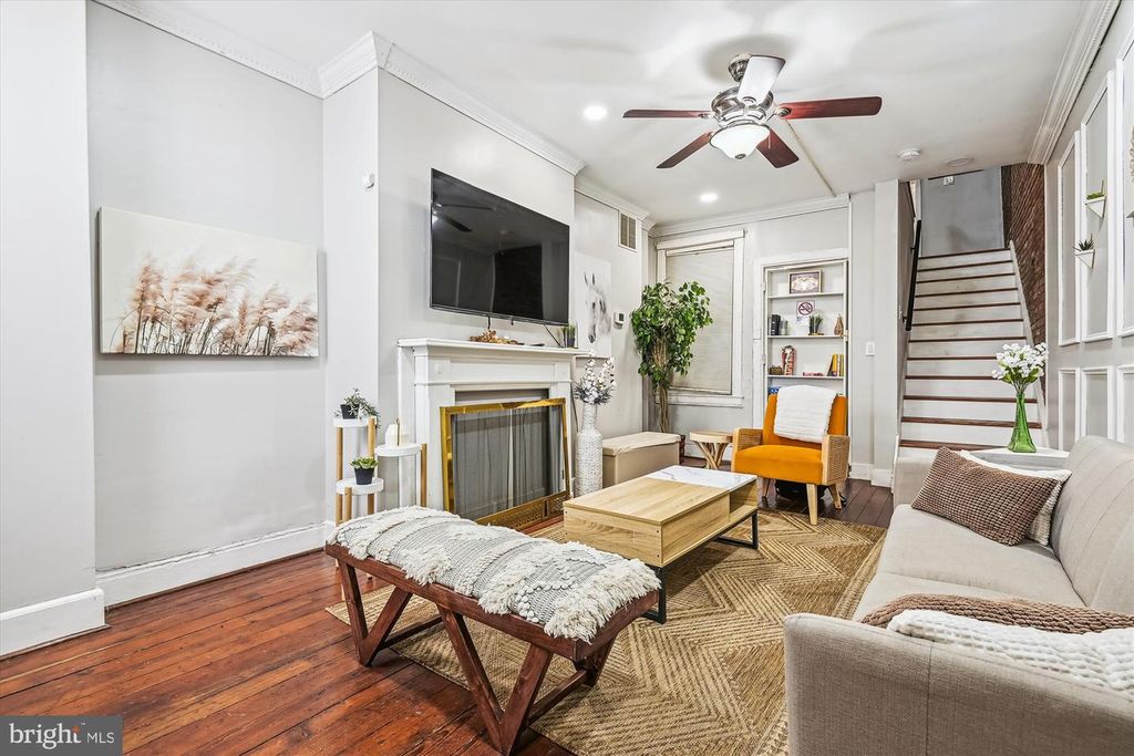 Image 8 of property listing at 2050 BANK ST, Baltimore, MD 21231