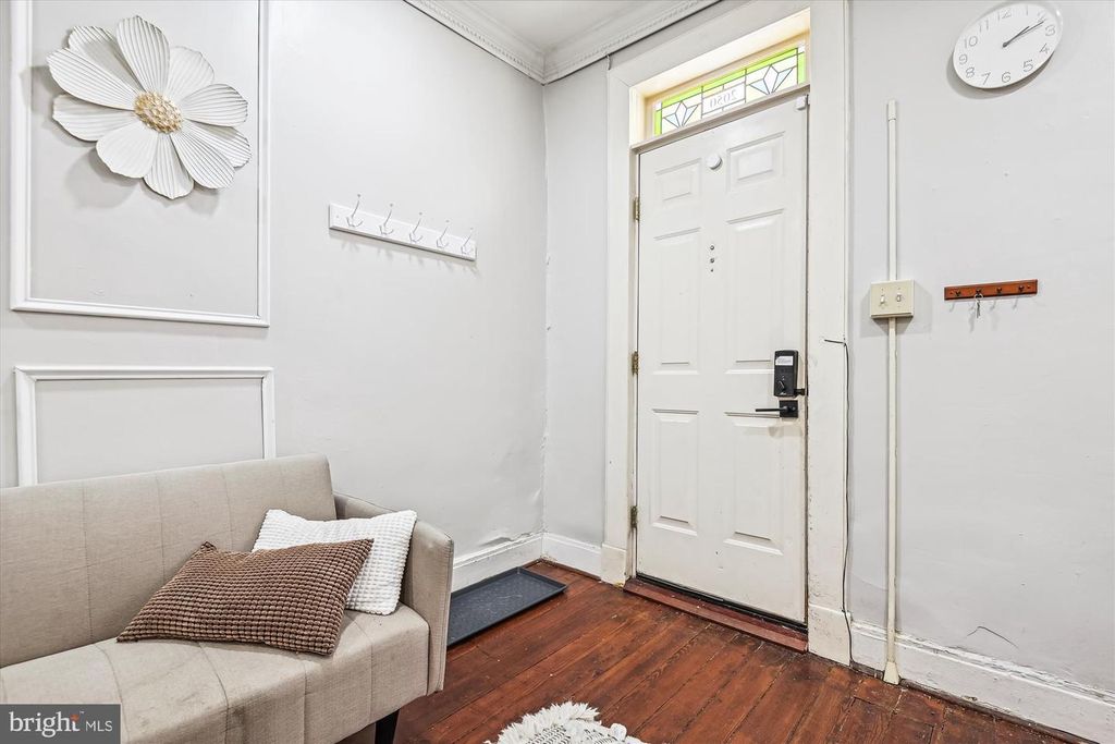 Image 9 of property listing at 2050 BANK ST, Baltimore, MD 21231