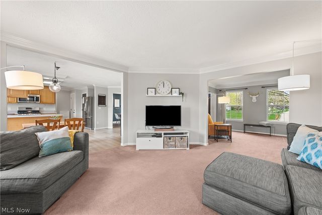 657 Ashbrook Drive, Wadsworth, OH 44281