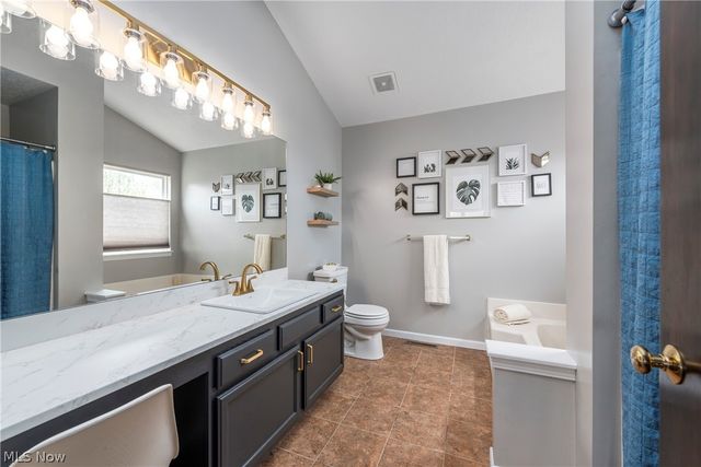 657 Ashbrook Drive, Wadsworth, OH 44281