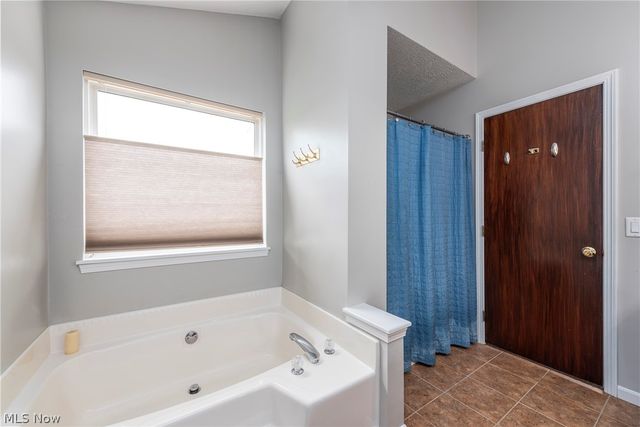 657 Ashbrook Drive, Wadsworth, OH 44281