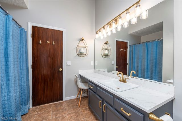 657 Ashbrook Drive, Wadsworth, OH 44281