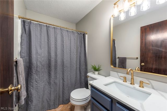 657 Ashbrook Drive, Wadsworth, OH 44281
