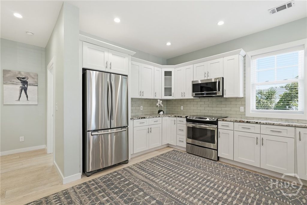 Image 13 of property listing at 10 13th Place, Tybee Island, GA 31328