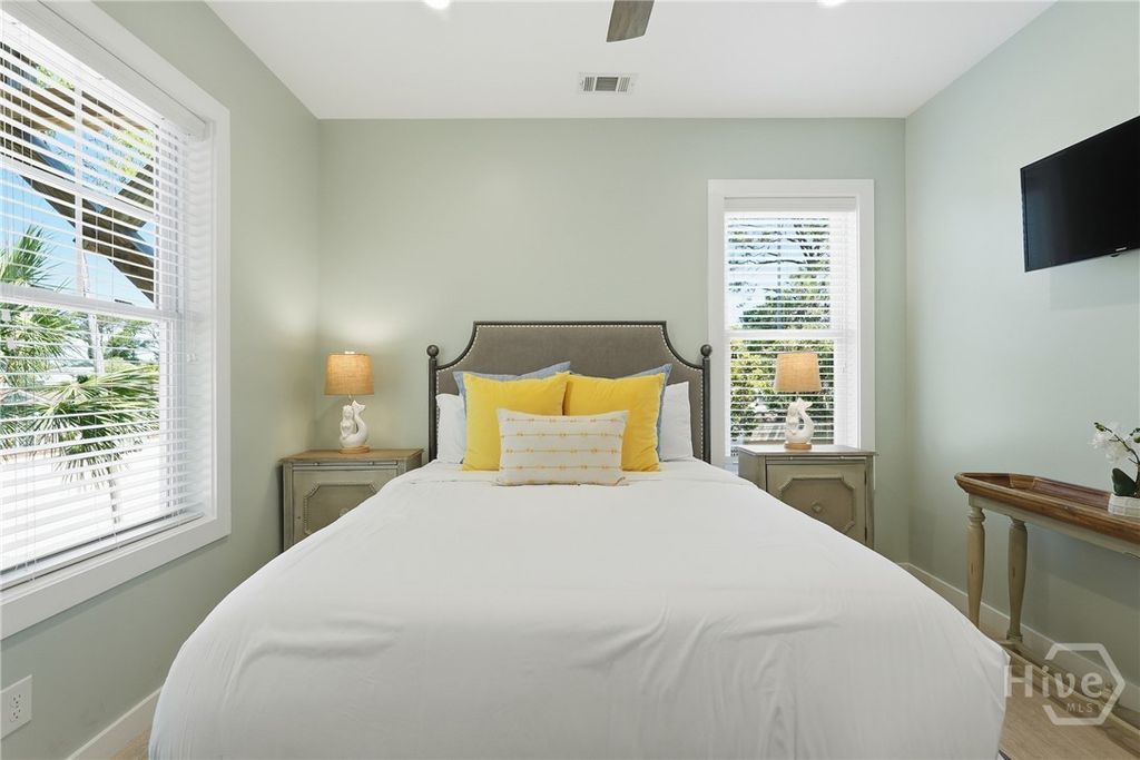 Image 15 of property listing at 10 13th Place, Tybee Island, GA 31328