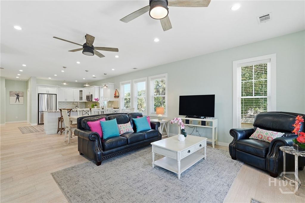 Image 6 of property listing at 10 13th Place, Tybee Island, GA 31328